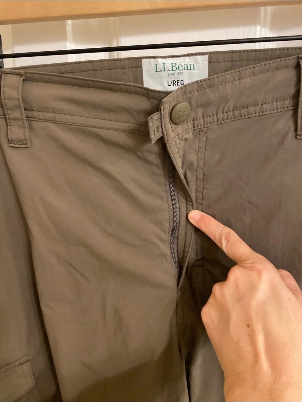 L.L.BEAN CARGO ATHLETIC SHORTS HIKING OUTDOOR UTILITY SHORTS SIZE LARGE BROWN
